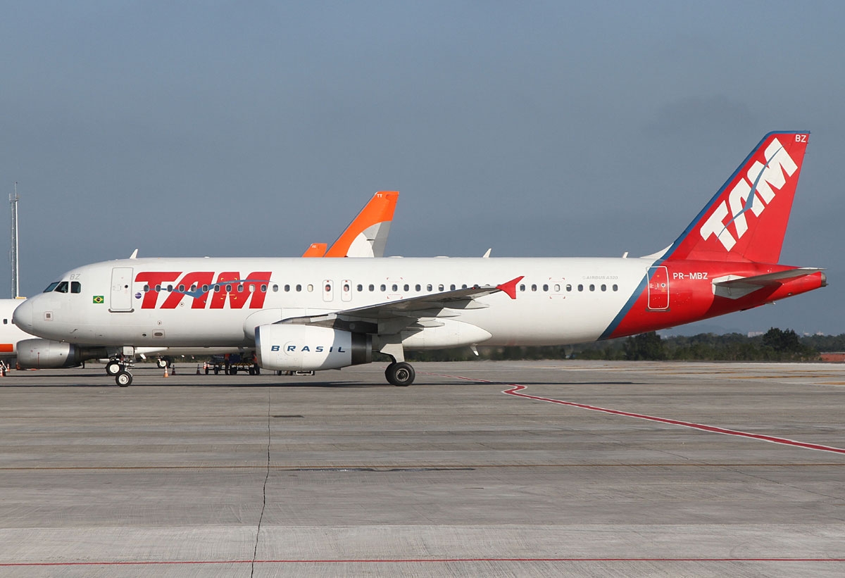 PR-MBZ - Airbus A320