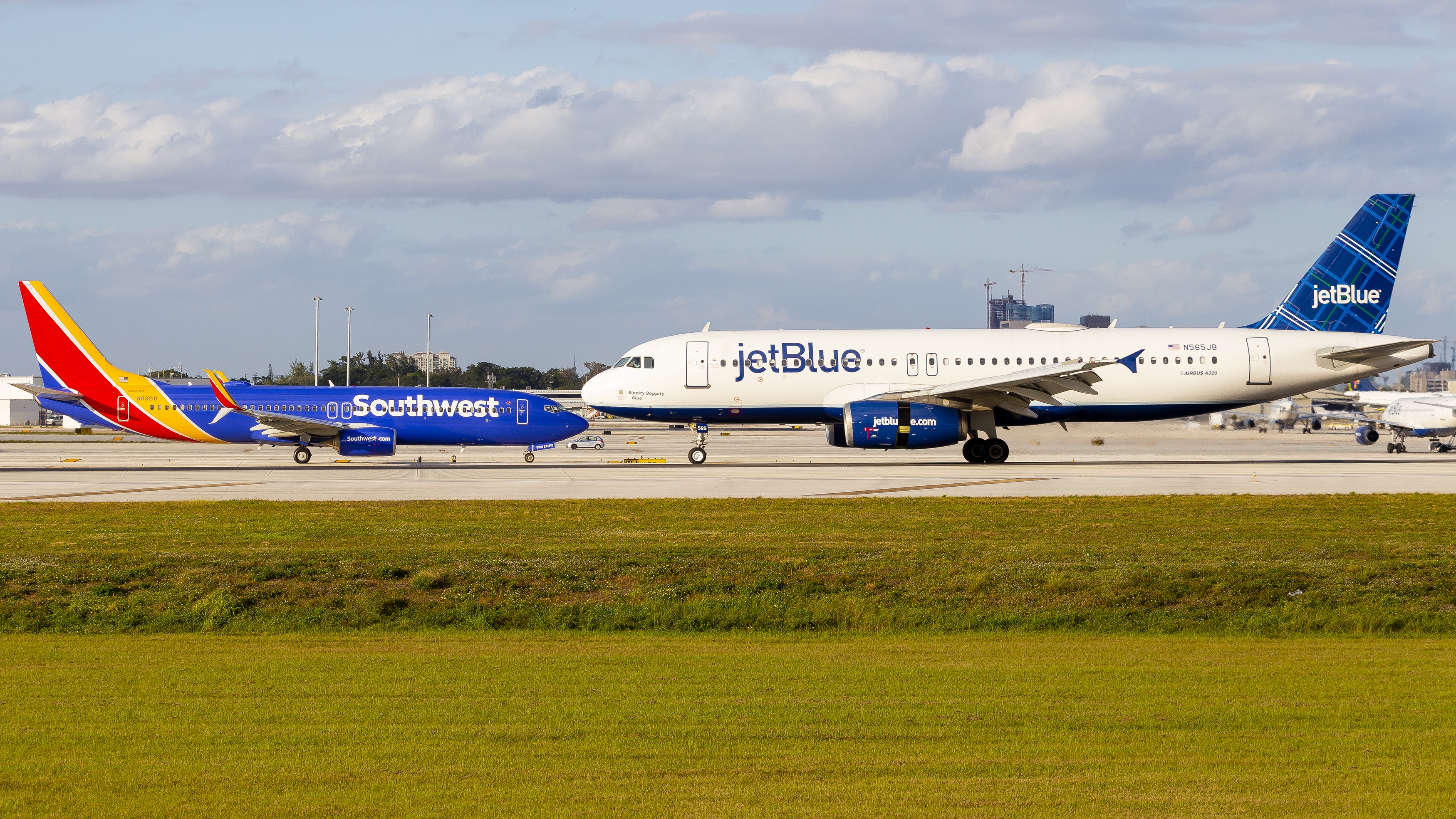 N565JB - Airbus A320