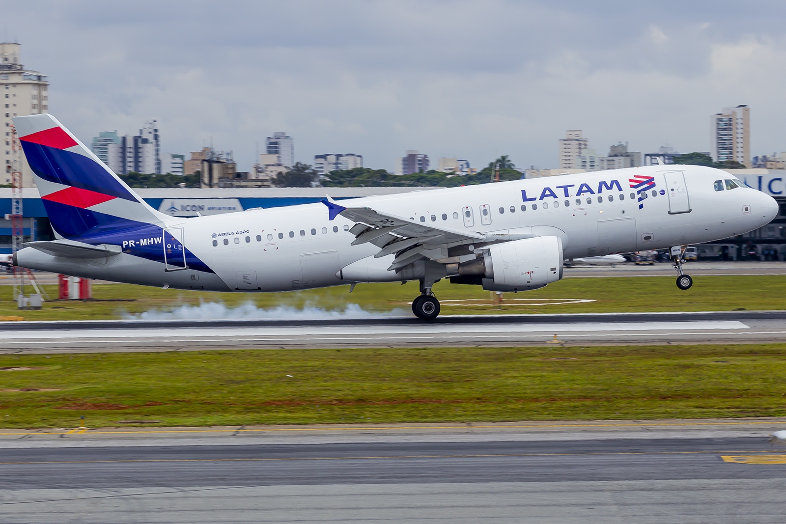 PR-MHW - Airbus A320