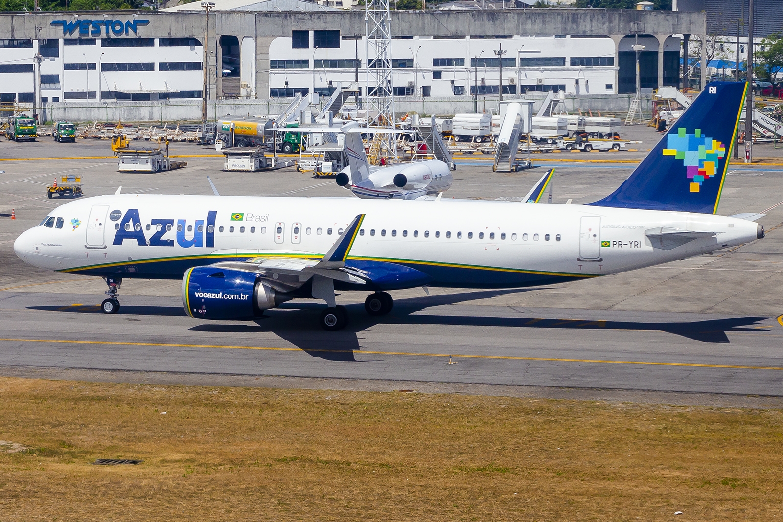 PR-YRI - Airbus A320