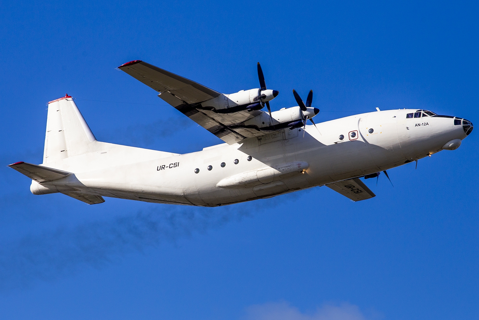 UR-CSI - Antonov AN-12A