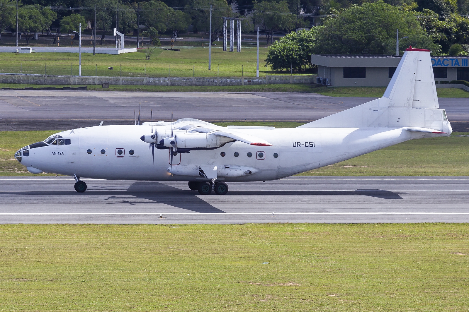 UR-CSI - Antonov AN-12A