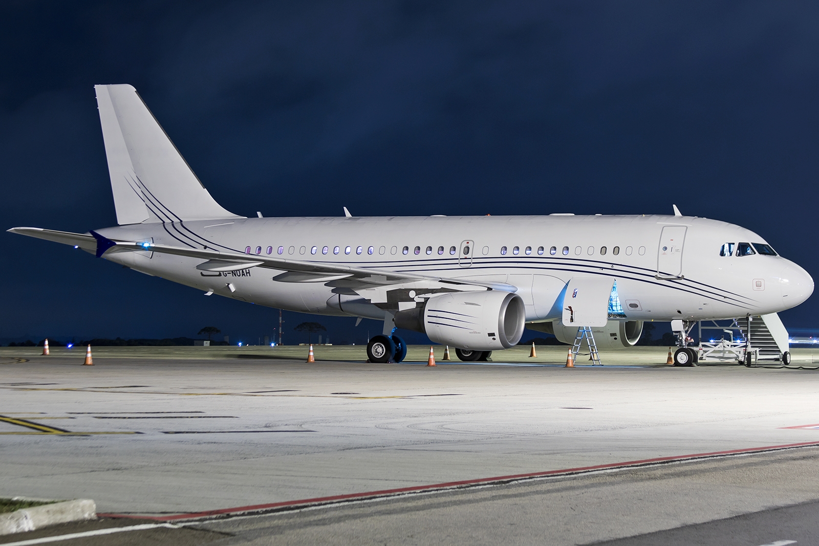 G-NOAH - Airbus A319CJ