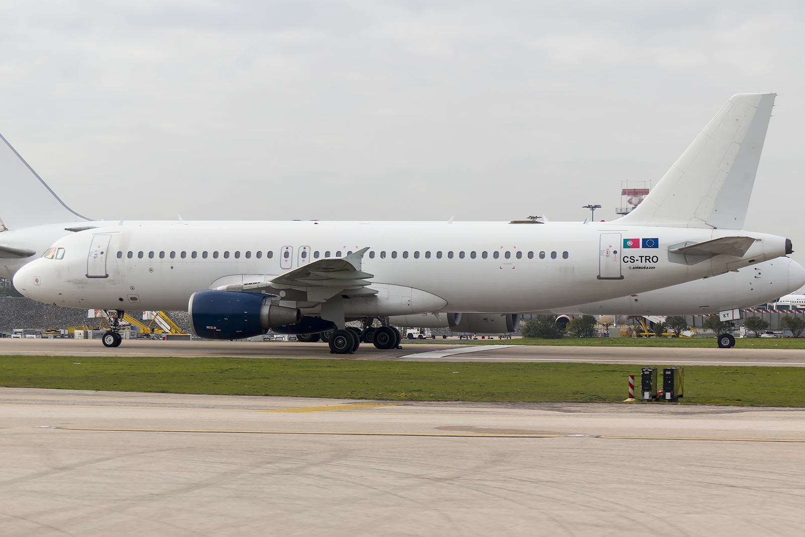 CS-TRO - Airbus A320