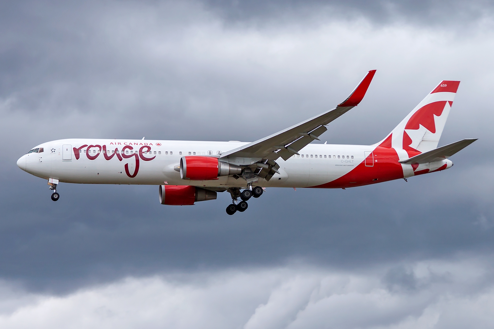 C-GHLT - Boeing 767-300(ER)