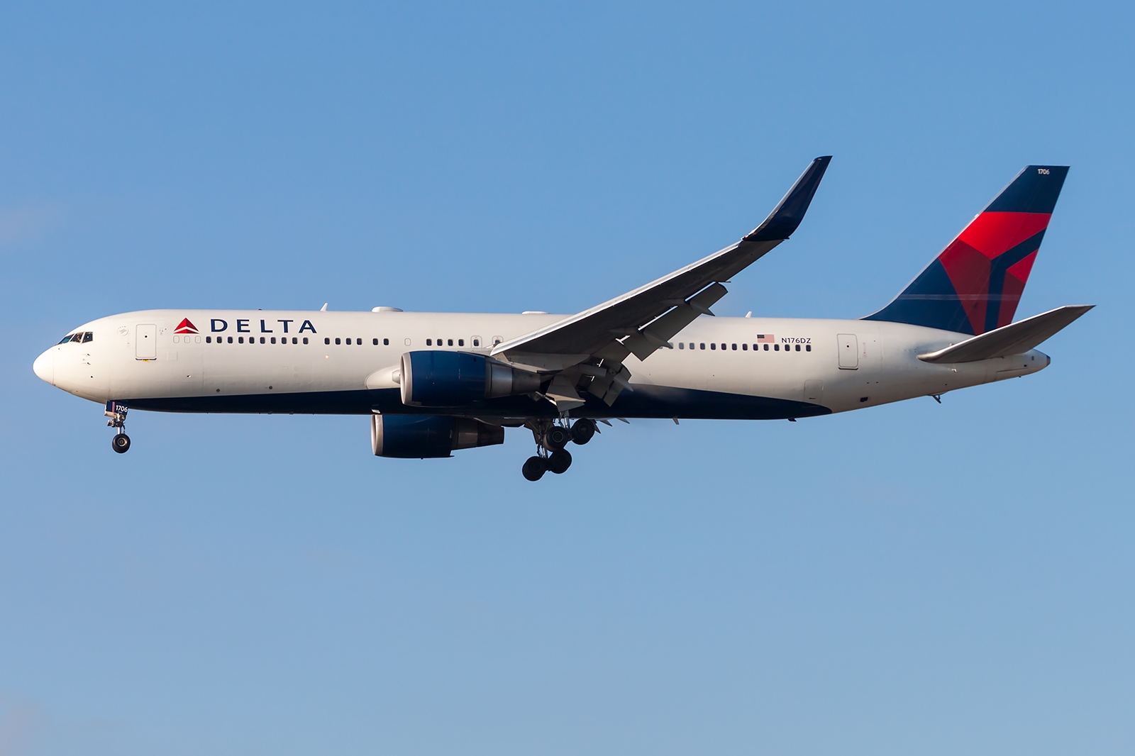 N176DZ - Boeing 767-300(ER)