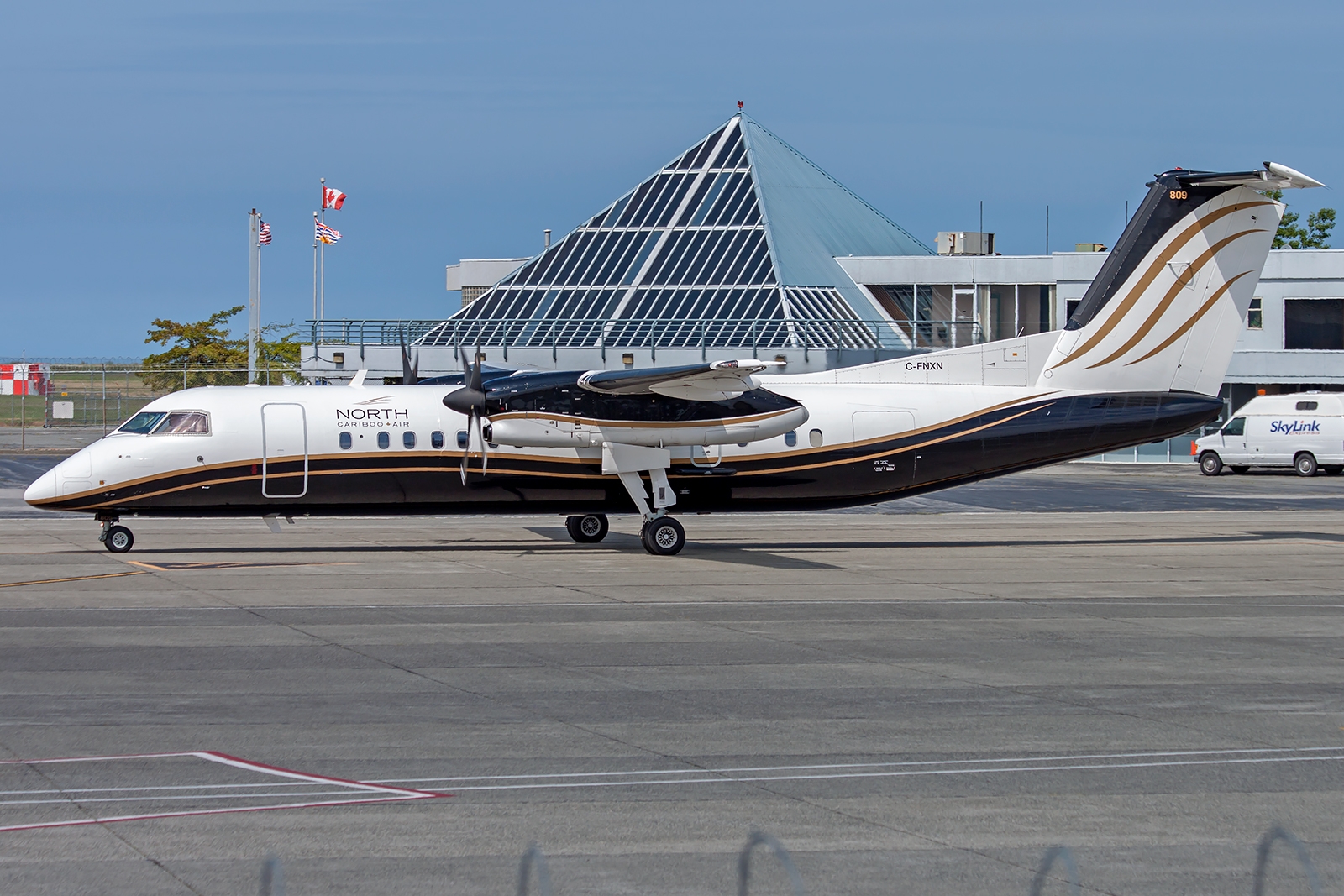 C-FNXN - Bombardier Dash 8-300